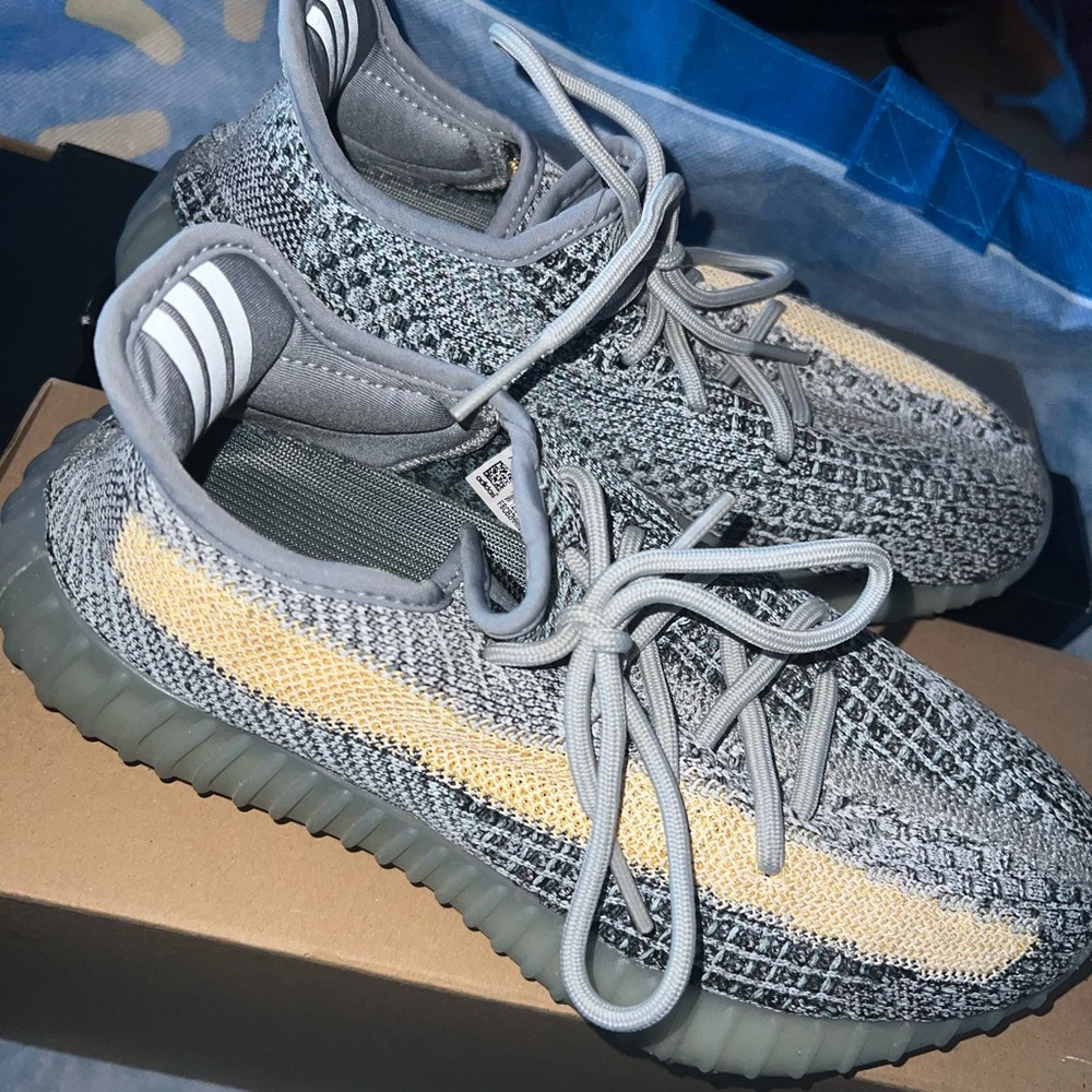 Yeezy ash blue size 7 woman’s